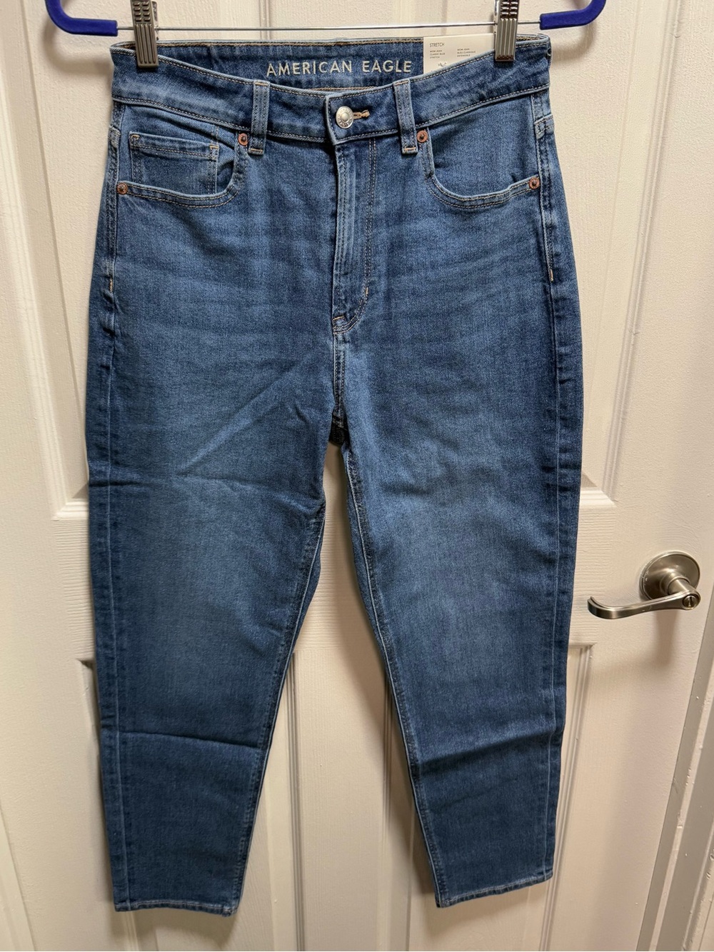 American Eagle Outfitters Women’s Mom Jeans in Medium Blue Denim size 6